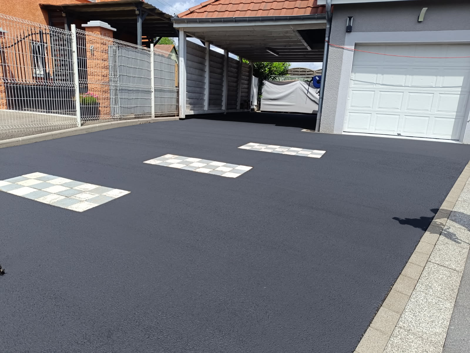 Rafraîchissement et imperméabilisation de macadam pour parking - Solest Résine